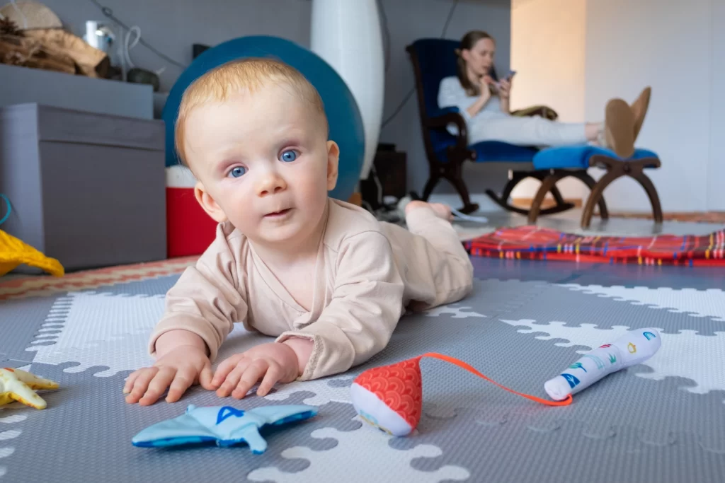 Brinquedos para bebês (Tapete de atividade)